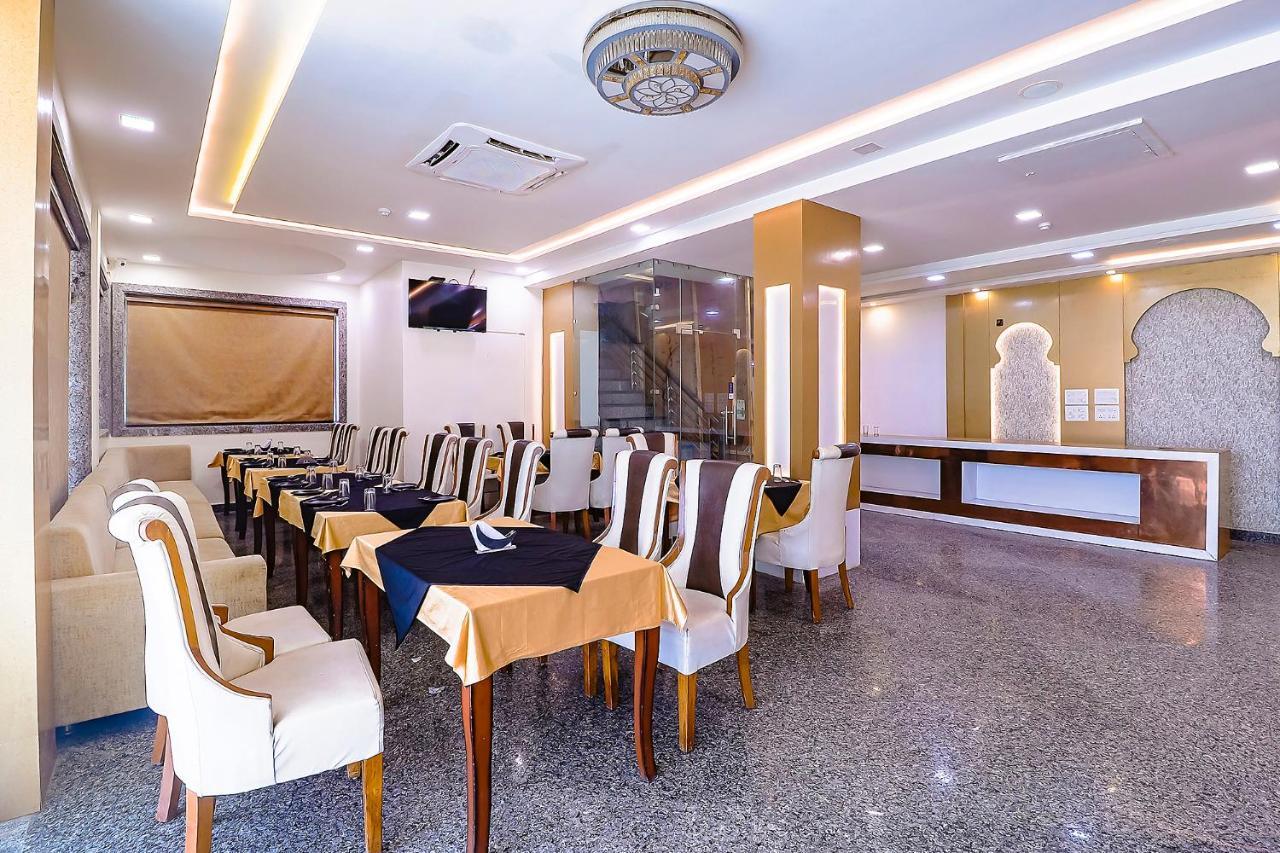 Fabhotel Swess Grand Agra  Buitenkant foto